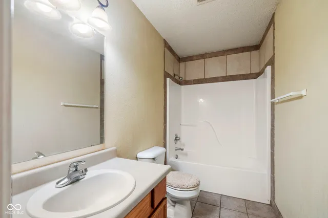 $325,000 | 785 Shoreline Court, Franklin, IN 46131