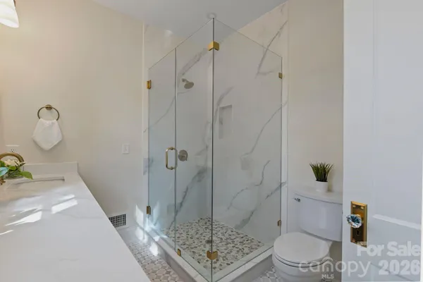$619,000 | 3114 North Center Street, Hickory, NC 28601