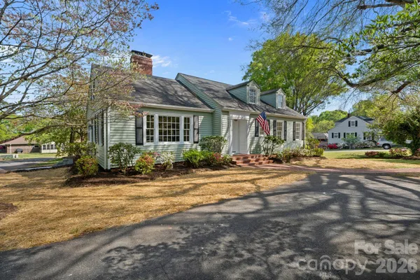 $619,000 | 3114 North Center Street, Hickory, NC 28601
