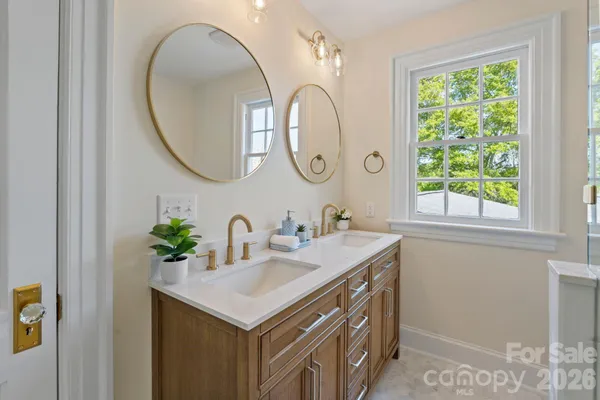 $619,000 | 3114 North Center Street, Hickory, NC 28601