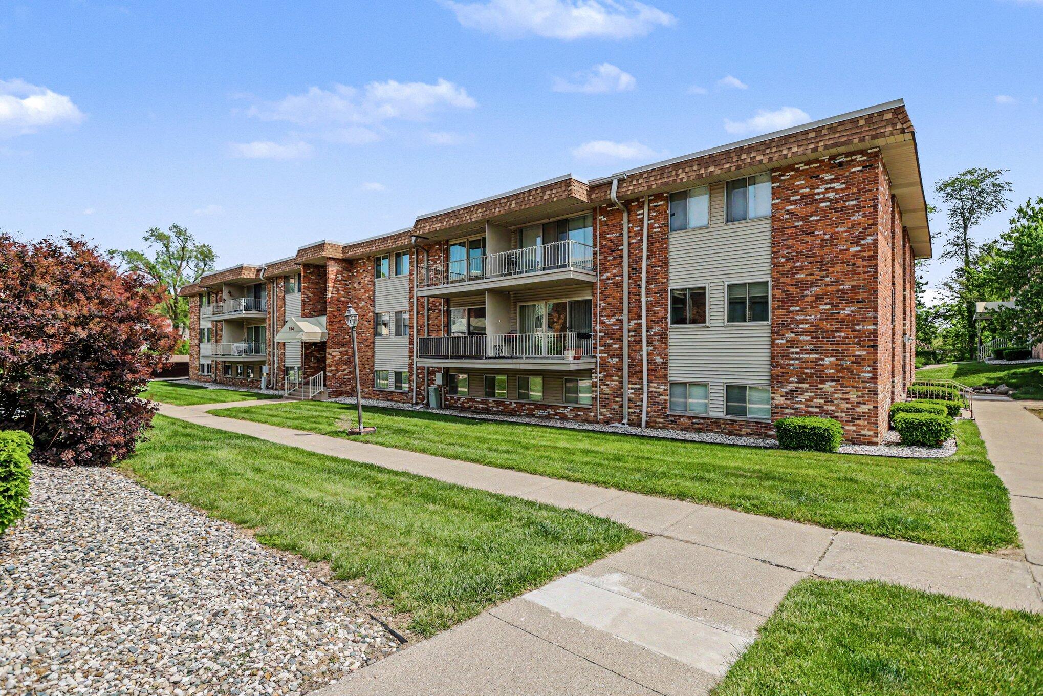 734 West Kilgore Road, Unit 303 Kalamazoo, MI 49008 - Photo 30 of 33 Exterior