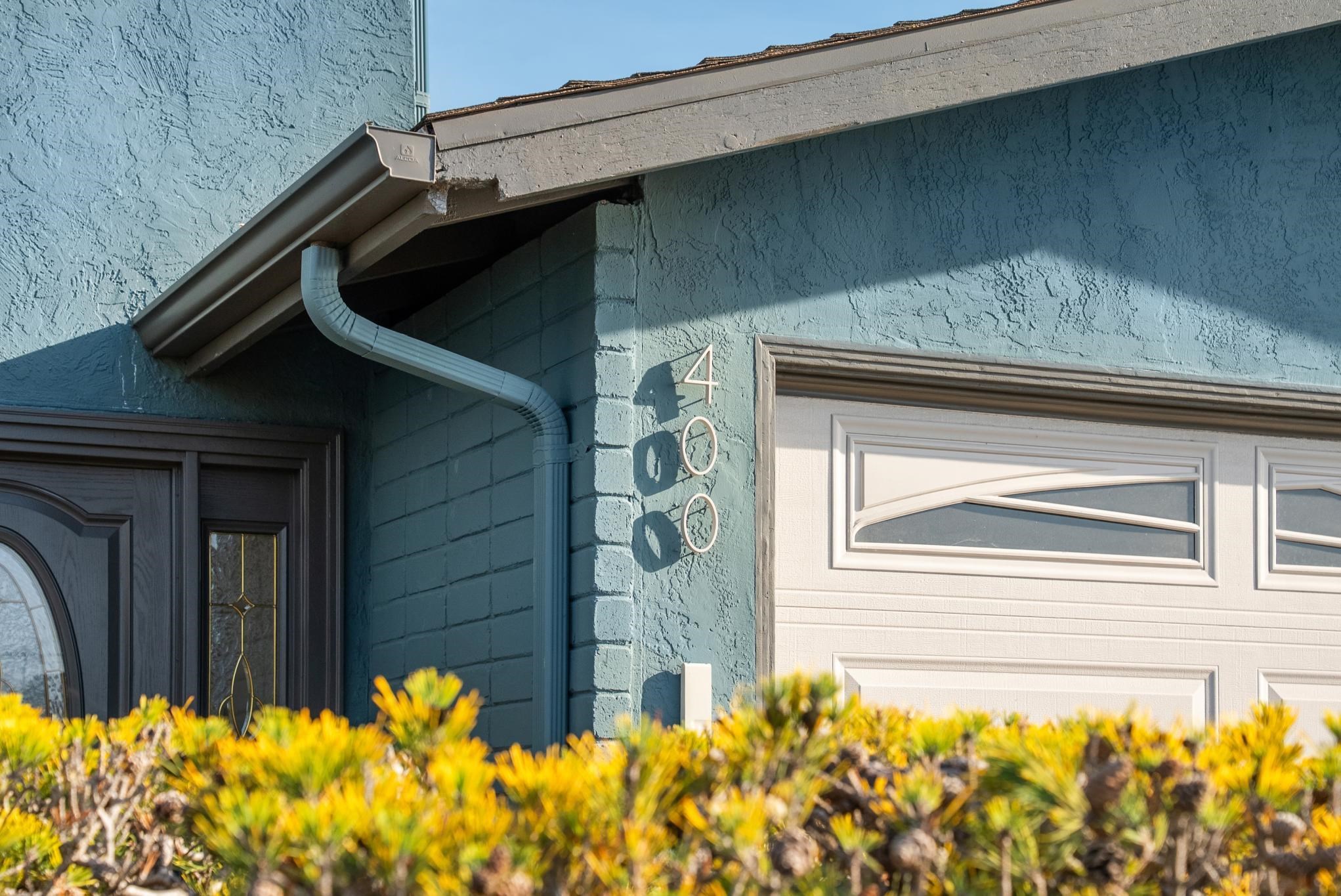 400 Harbor Light Road Alameda, CA 94501 - Photo 3 of 58 a front view of a house