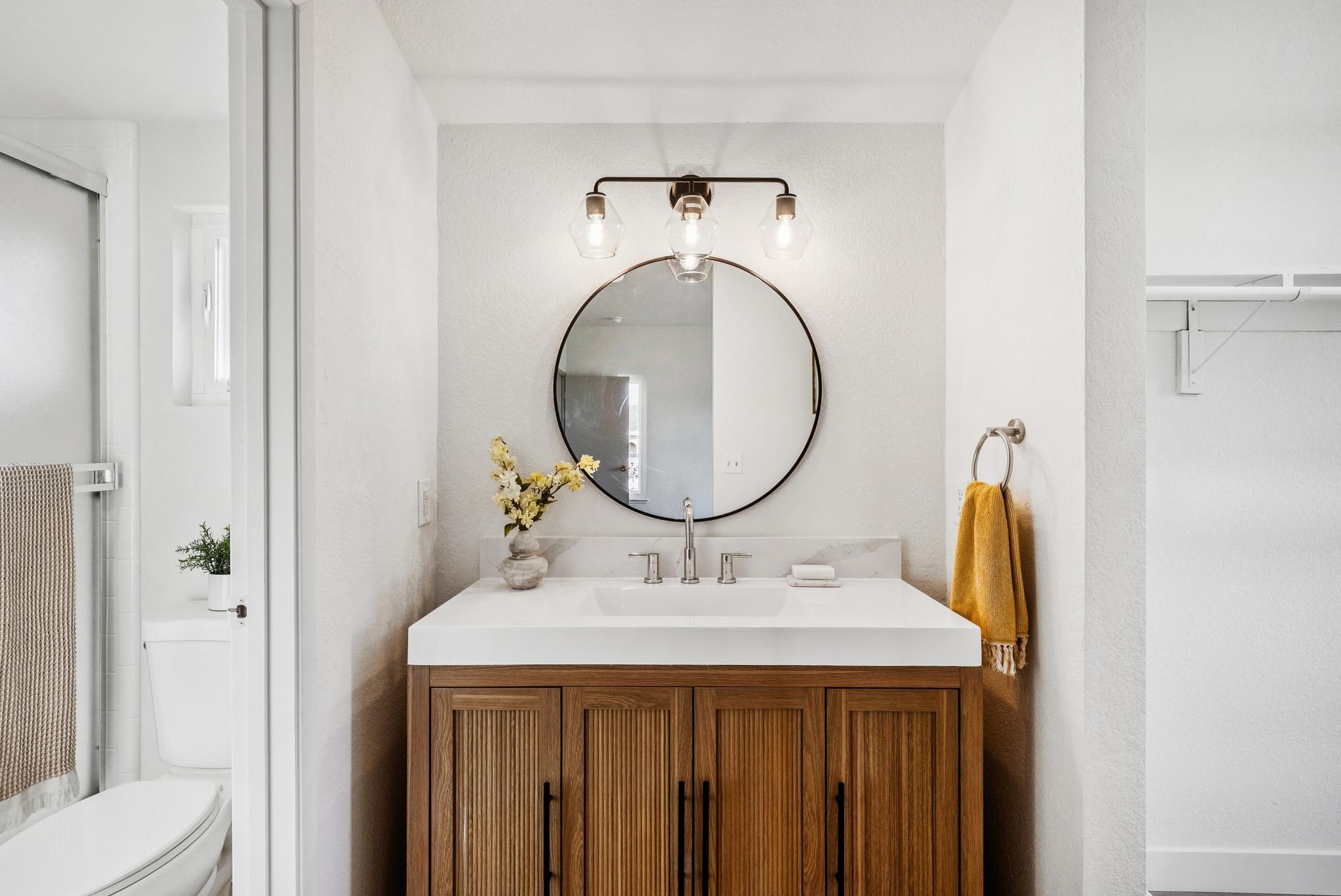 400 Harbor Light Road Alameda, CA 94501 - Photo 38 of 58 a bathroom with a sink and a mirror