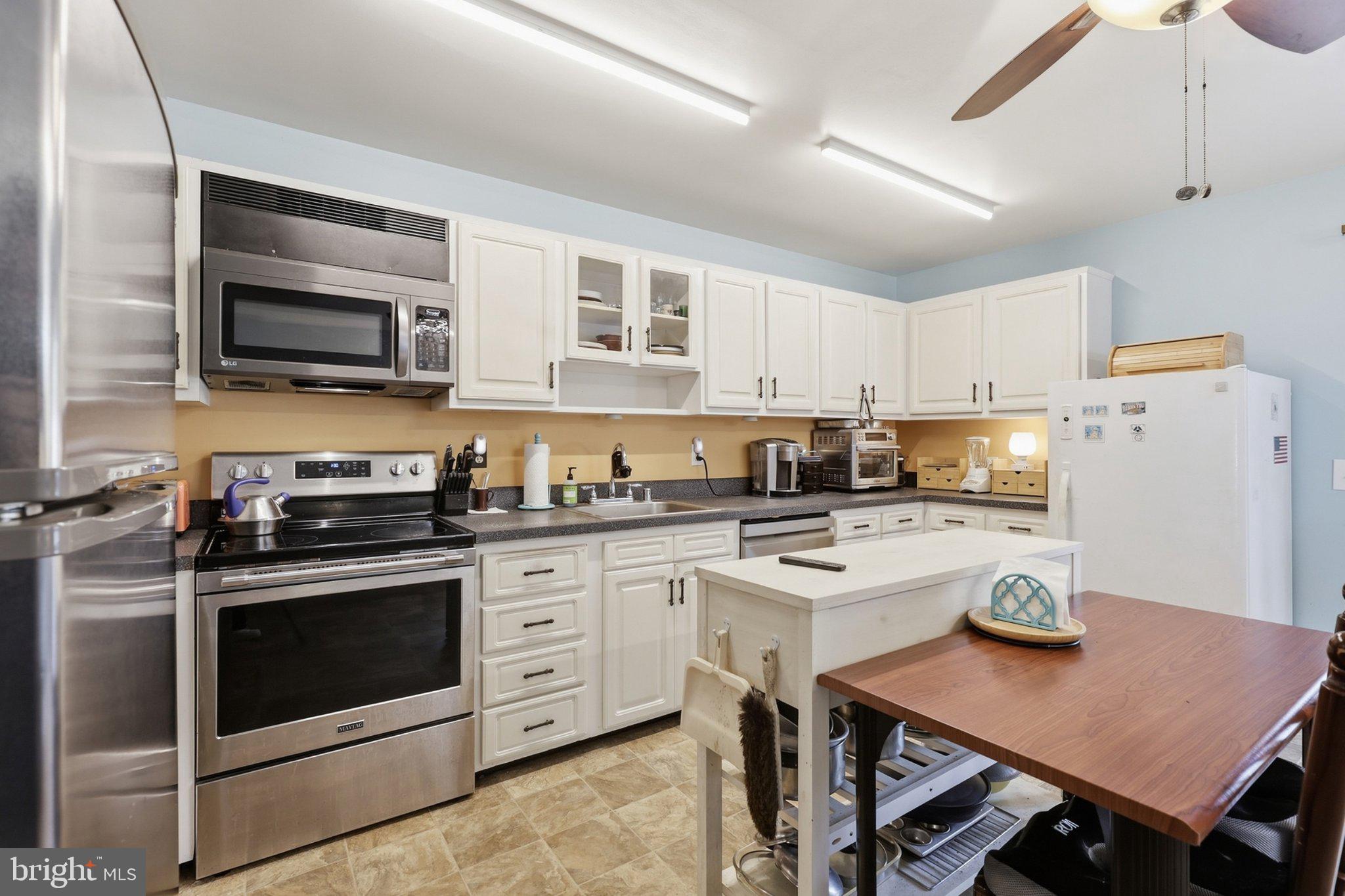 1816 Glenarm Road Edgewater, MD 21037 - Photo 12 of 55 Kitchen