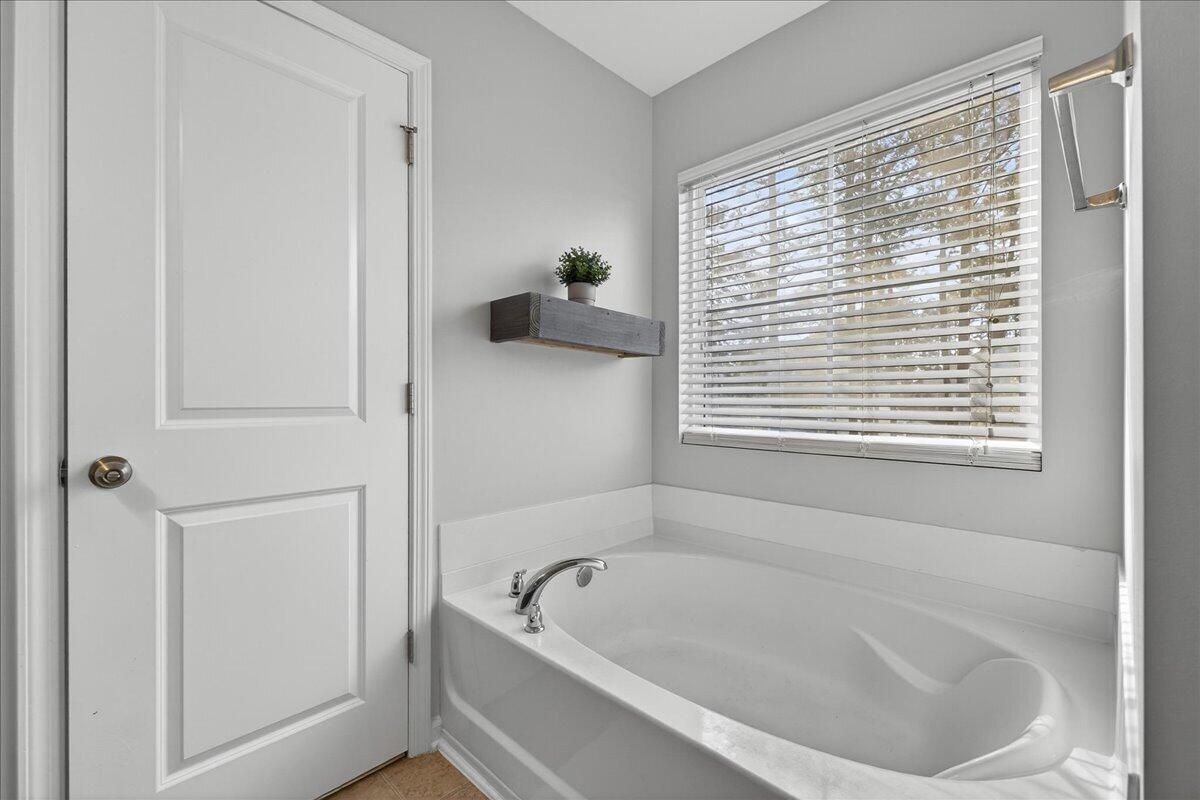 111 Brookhaven Road Summerville, SC 29486 - Photo 21 of 36 29-Maddie Breggia - DSC00947