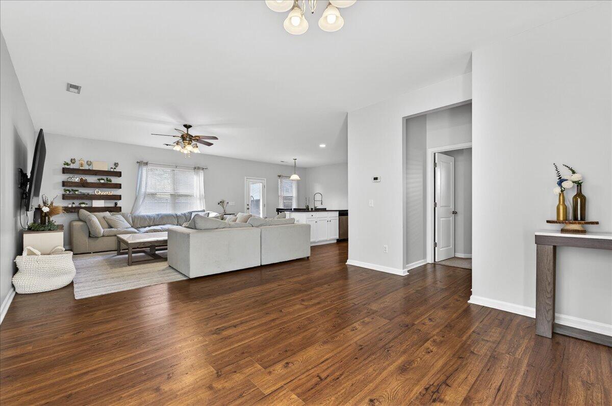 111 Brookhaven Road Summerville, SC 29486 - Photo 7 of 36 21-Maddie Breggia - DSC00914