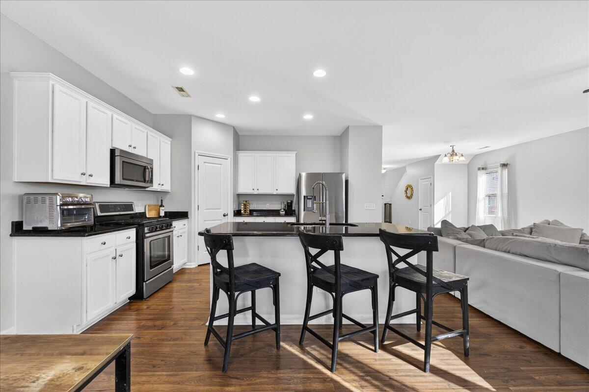 111 Brookhaven Road Summerville, SC 29486 - Photo 10 of 36 13-Maddie Breggia - DSC00890