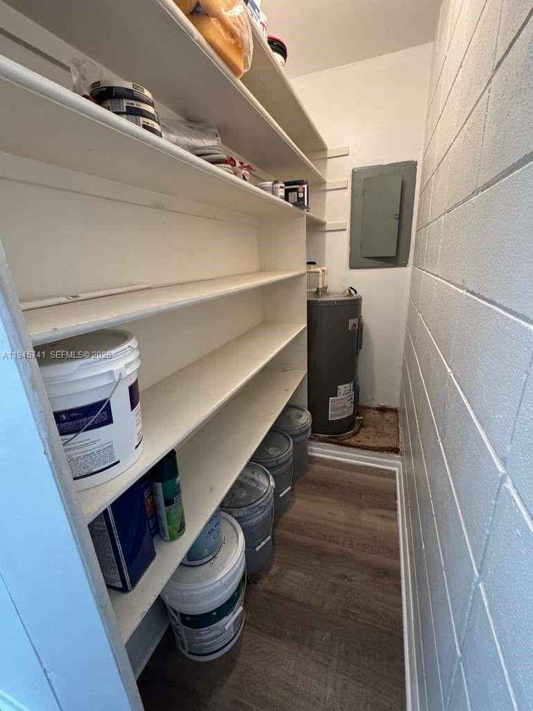 5100 Rilma Avenue Sarasota, FL 34234 - Photo 9 of 18 a bathroom with a toilet and a mirror