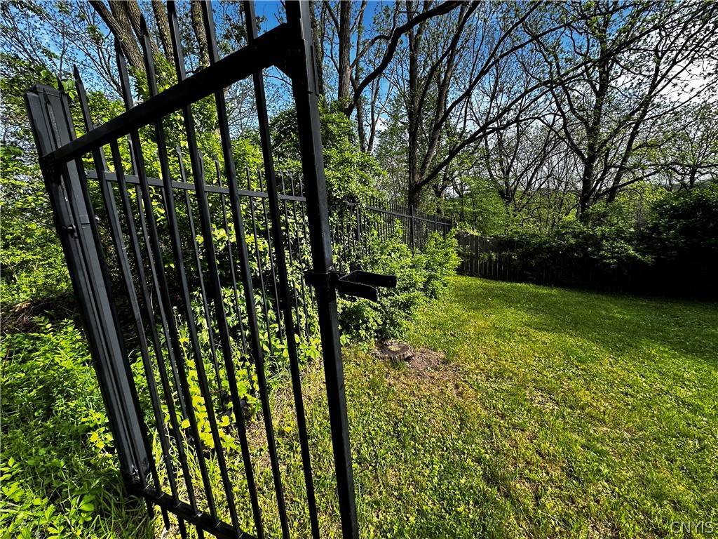 175 Edgehill Road Syracuse, NY 13224 - Photo 22 of 33