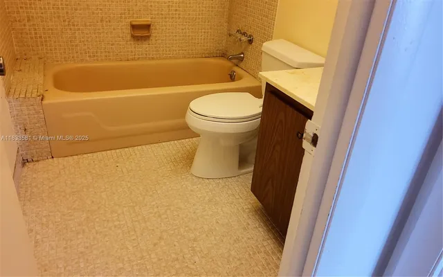 $250,000 | 1600 South Ocean Drive, Unit 5B, Hollywood, FL 33019