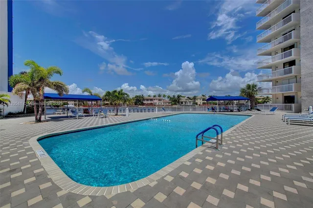 $250,000 | 1600 South Ocean Drive, Unit 5B, Hollywood, FL 33019