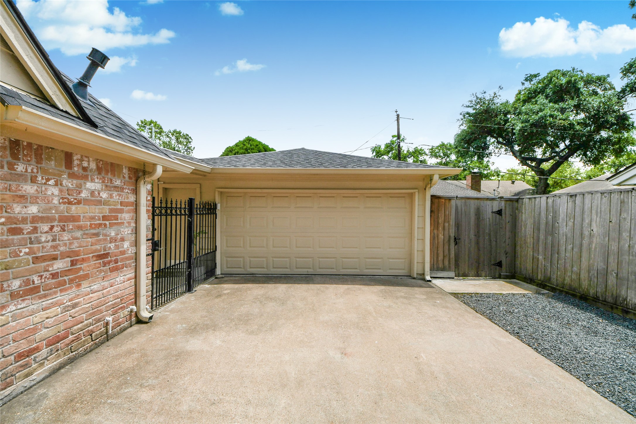 3030 Bernadette Lane Houston, TX 77043 - Photo 24 of 31 a view of a garage