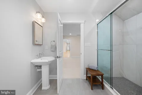 a view of empty room with window