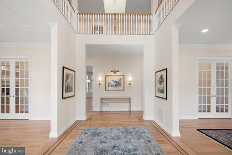 en empty room with wooden floor and windows