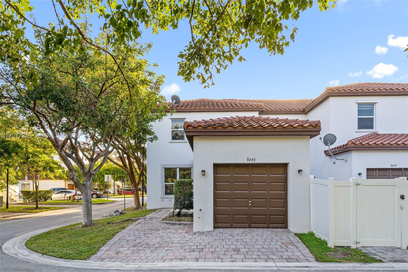 9243 Southwest 170th Avenue Miami, FL 33196 - Photo 28 of 36