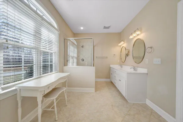 $669,000 | 335 Camellia Place, Moneta, VA 24121