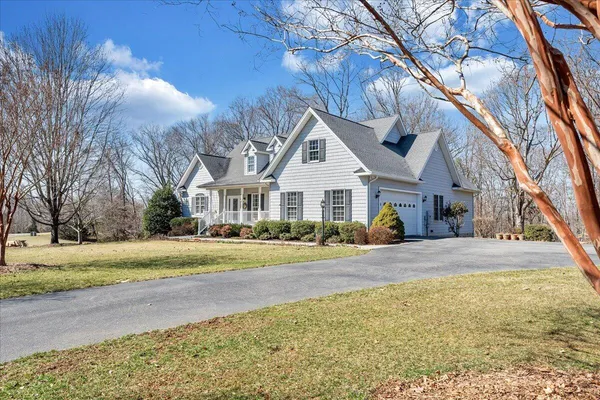 $669,000 | 335 Camellia Place, Moneta, VA 24121