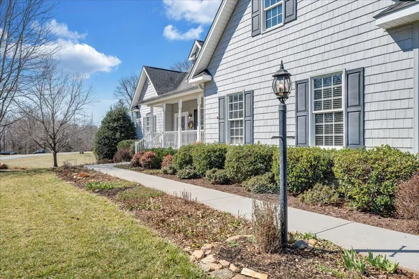 $669,000 | 335 Camellia Place, Moneta, VA 24121