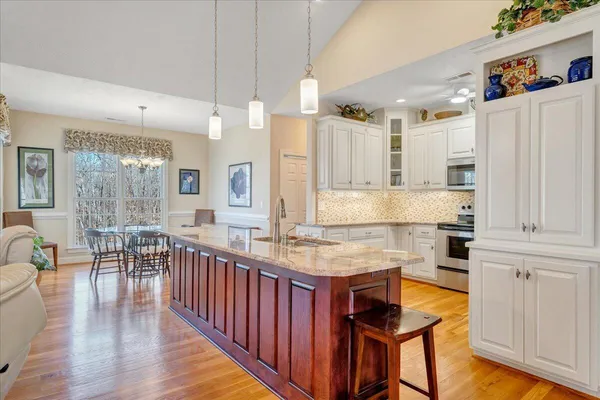 $669,000 | 335 Camellia Place, Moneta, VA 24121