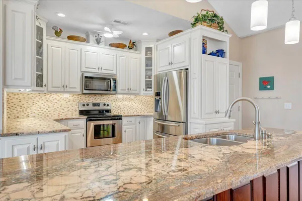 $669,000 | 335 Camellia Place, Moneta, VA 24121