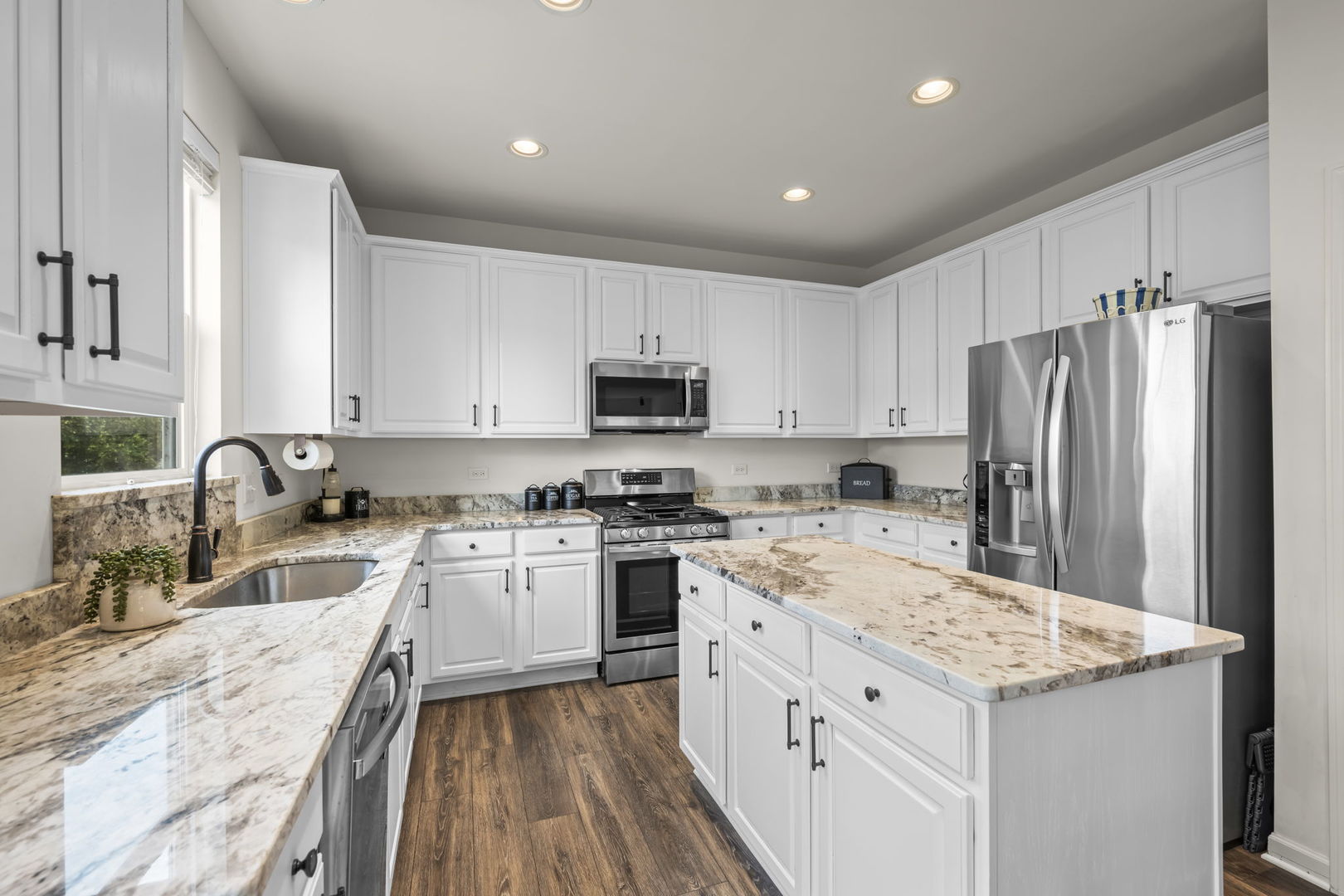 910 Marble Court Volo, IL 60073 - Photo 16 of 37