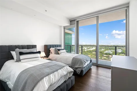 $7,000,000 | 360 Ocean Drive, Unit 1106S, Key Biscayne, FL 33149