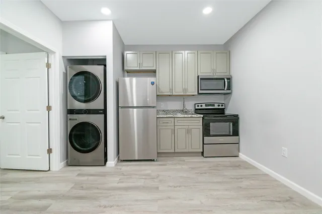 $1,300 | 807 Avenue K, Unit A, Galveston, TX 77550