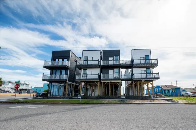 $1,300 | 807 Avenue K, Unit A, Galveston, TX 77550