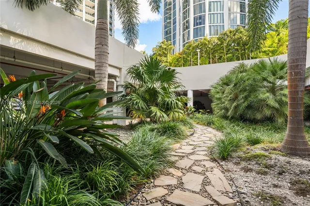 $1,495,000 | 2843 South Bayshore Drive, Unit 6B, Miami, FL 33133