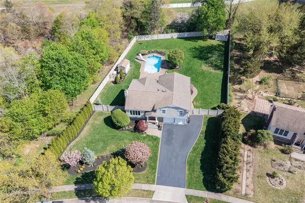 $1,099,000 | 101 Hayrick Lane, Commack, NY 11725