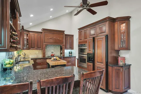 $1,099,000 | 101 Hayrick Lane, Commack, NY 11725