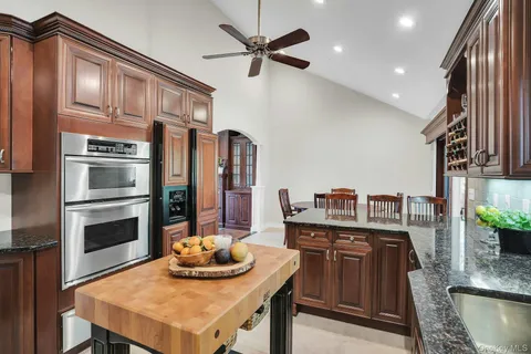 $1,099,000 | 101 Hayrick Lane, Commack, NY 11725