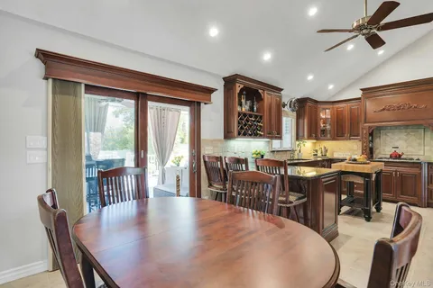 $1,099,000 | 101 Hayrick Lane, Commack, NY 11725