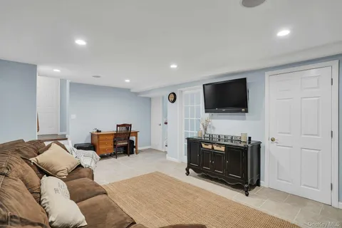 $1,099,000 | 101 Hayrick Lane, Commack, NY 11725
