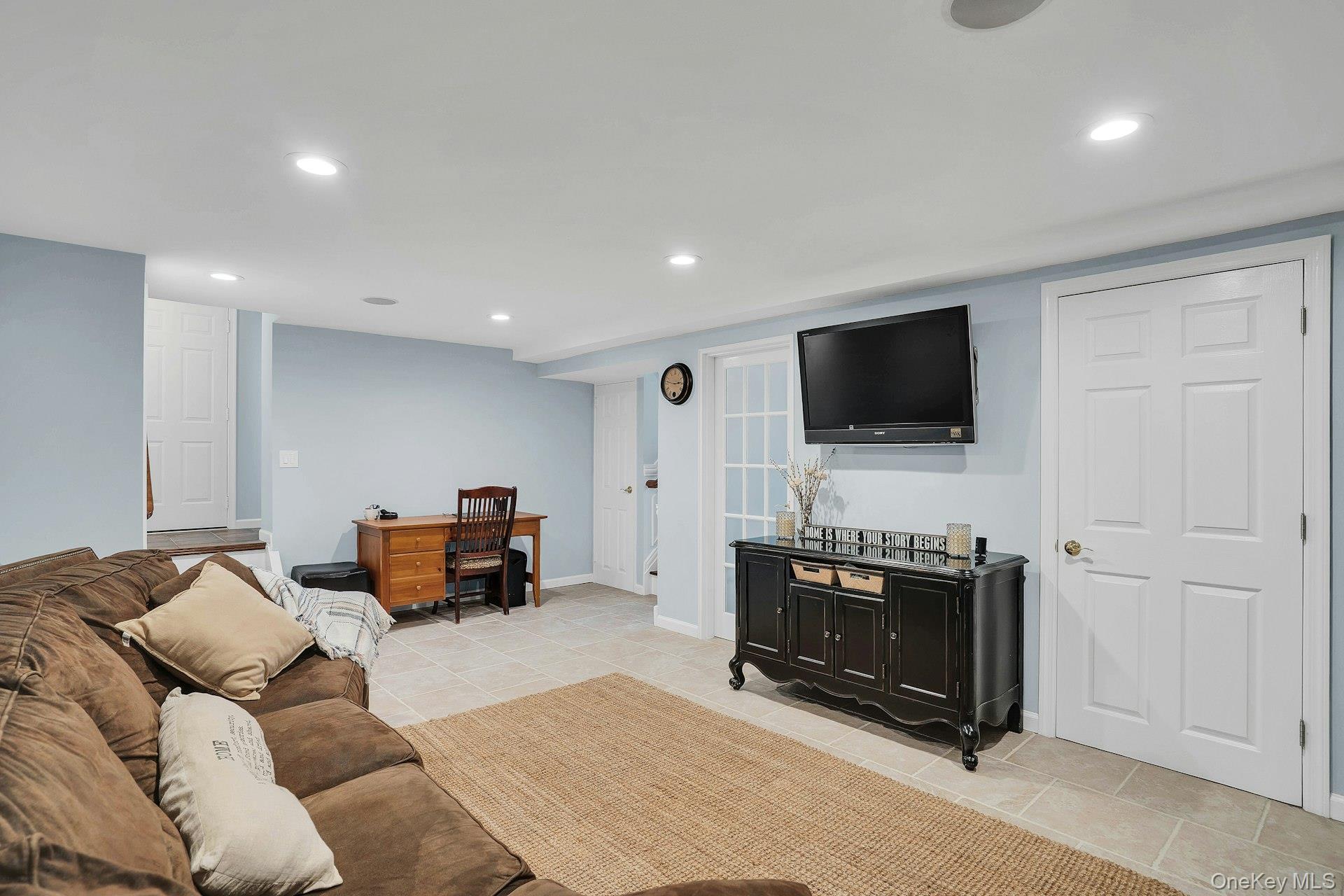 101 Hayrick Lane Commack, NY 11725 - Photo 31 of 50 a living room with furniture and a flat screen tv
