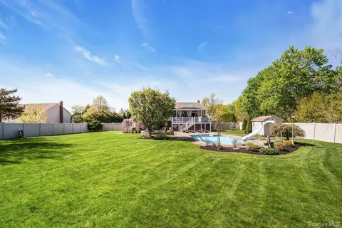 $1,099,000 | 101 Hayrick Lane, Commack, NY 11725