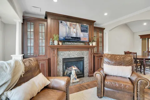 $1,099,000 | 101 Hayrick Lane, Commack, NY 11725