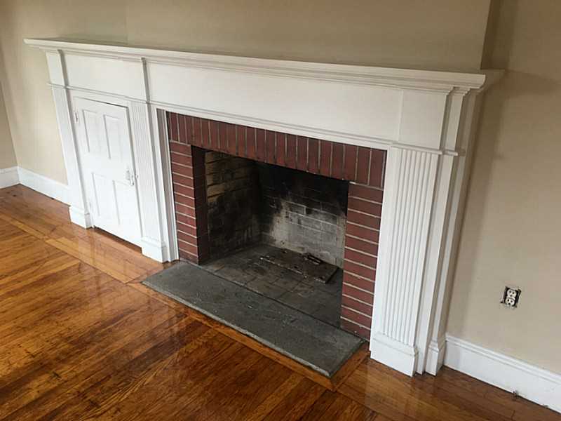 601 Post Road Warwick, RI 02888 - Photo 11 of 25 Living Room.