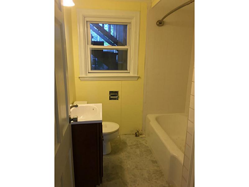 601 Post Road Warwick, RI 02888 - Photo 22 of 25 Bathroom.