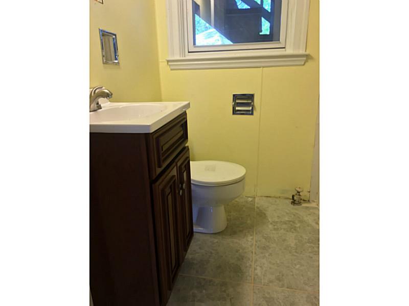 601 Post Road Warwick, RI 02888 - Photo 23 of 25 Bathroom.