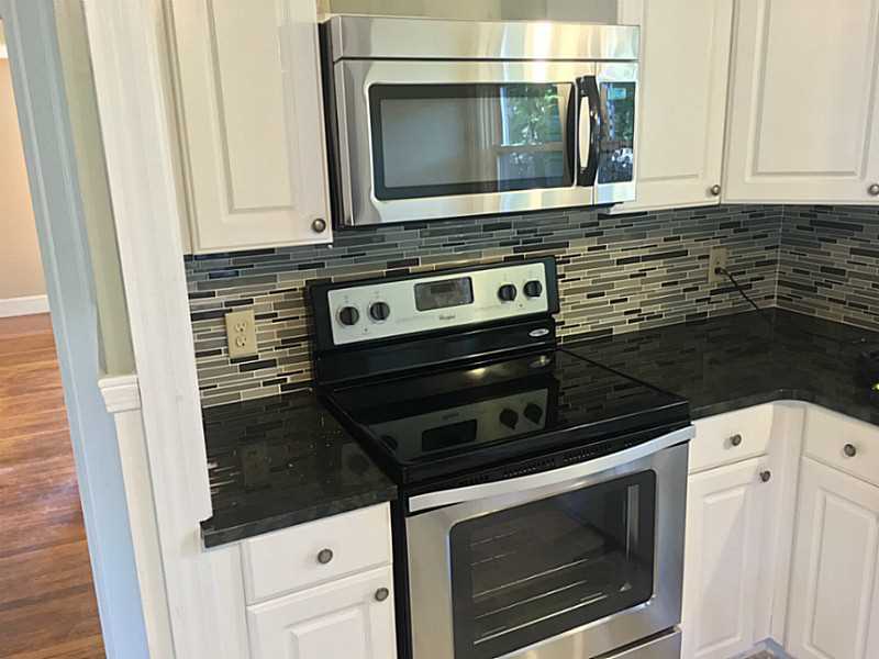 601 Post Road Warwick, RI 02888 - Photo 7 of 25 Kitchen.