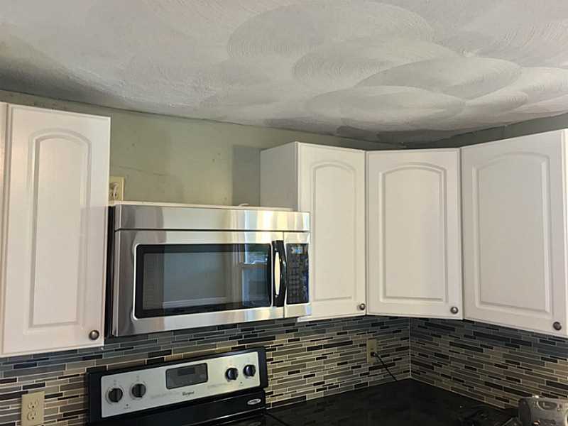 601 Post Road Warwick, RI 02888 - Photo 8 of 25 Kitchen.