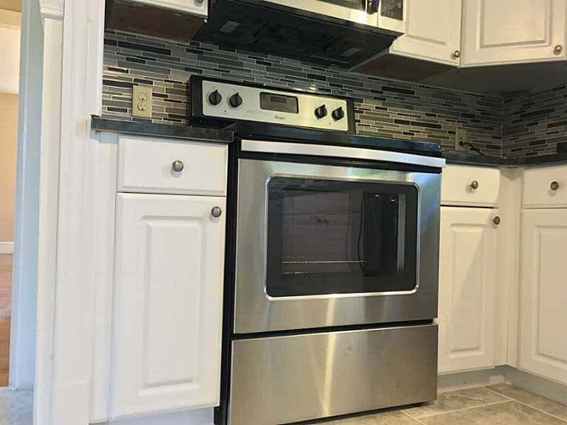 601 Post Road Warwick, RI 02888 - Photo 9 of 25 Kitchen.
