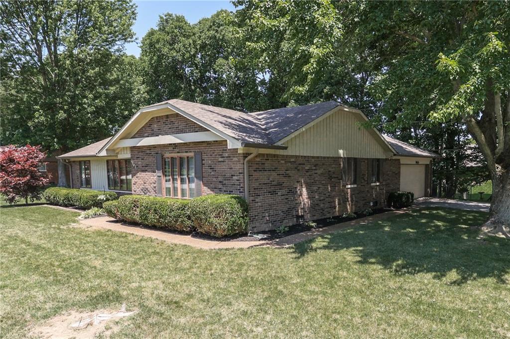 367 Shadow Road Greenwood, IN 46142 - Photo 3 of 35