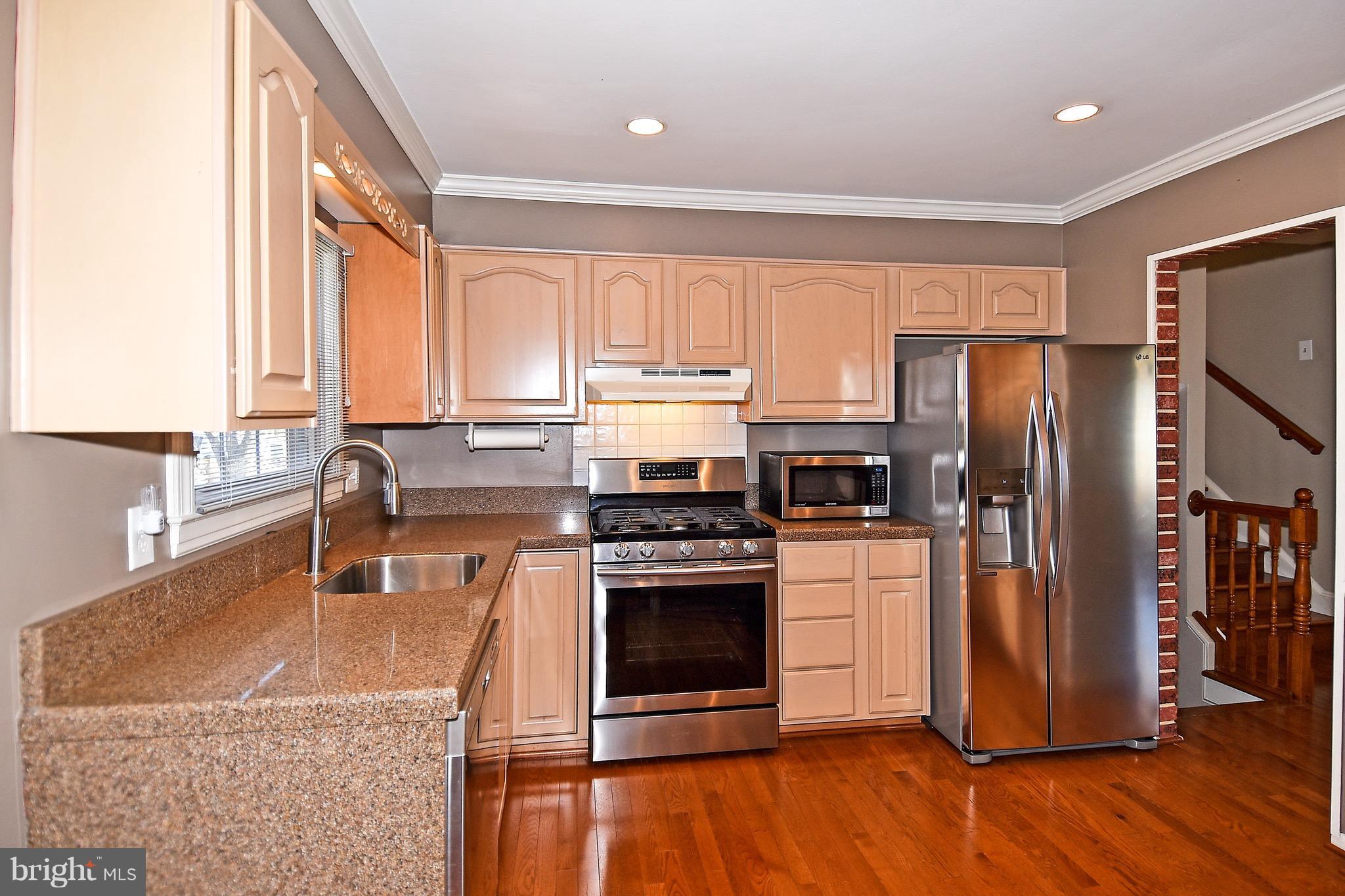124 West Church Road Sterling, VA 20164 - Photo 7 of 25 Kitchen