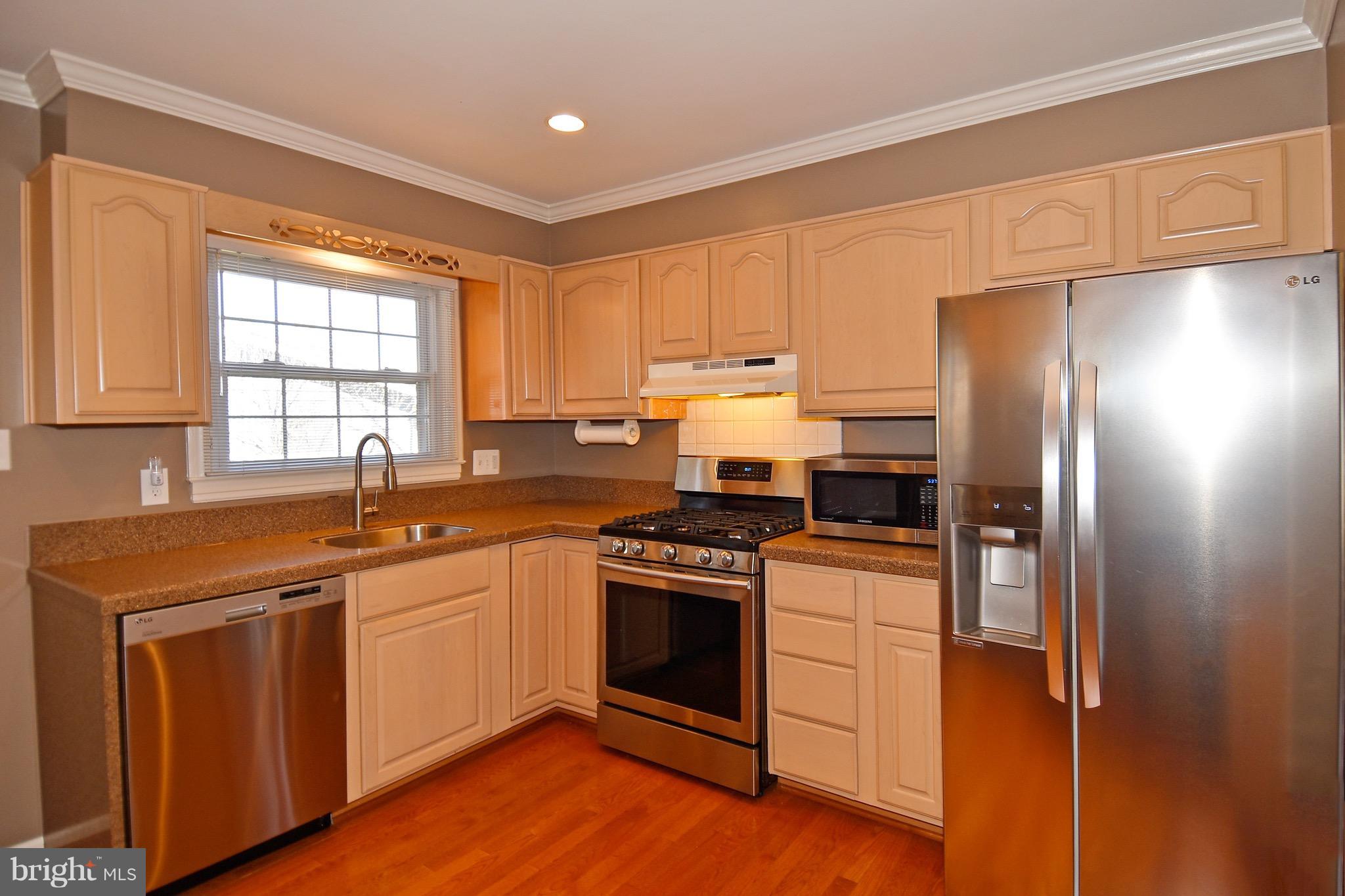 124 West Church Road Sterling, VA 20164 - Photo 8 of 25 Kitchen