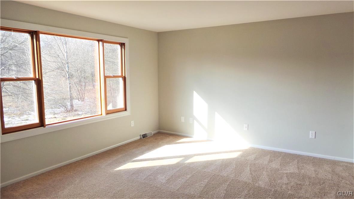1086 Smith Gap Road Bath, PA 18014 - Photo 5 of 21 Gallery Image 5