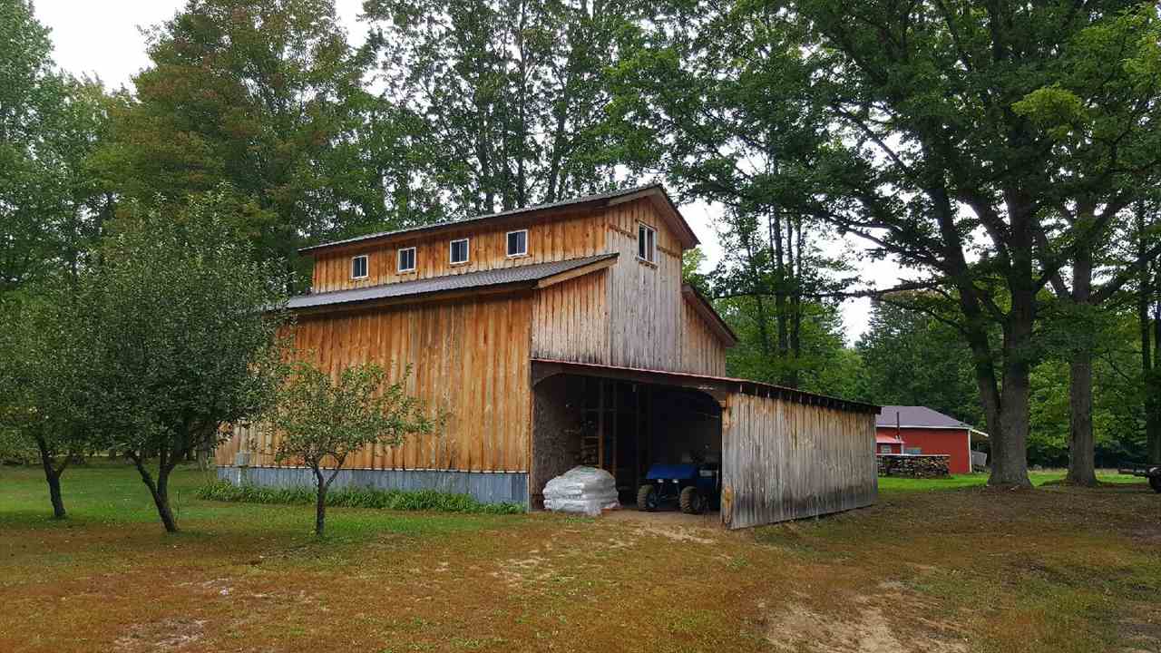 1077 South Dickenson Road Shepherd, MI 48883 - Photo 24 of 94 1823866-23.JPG