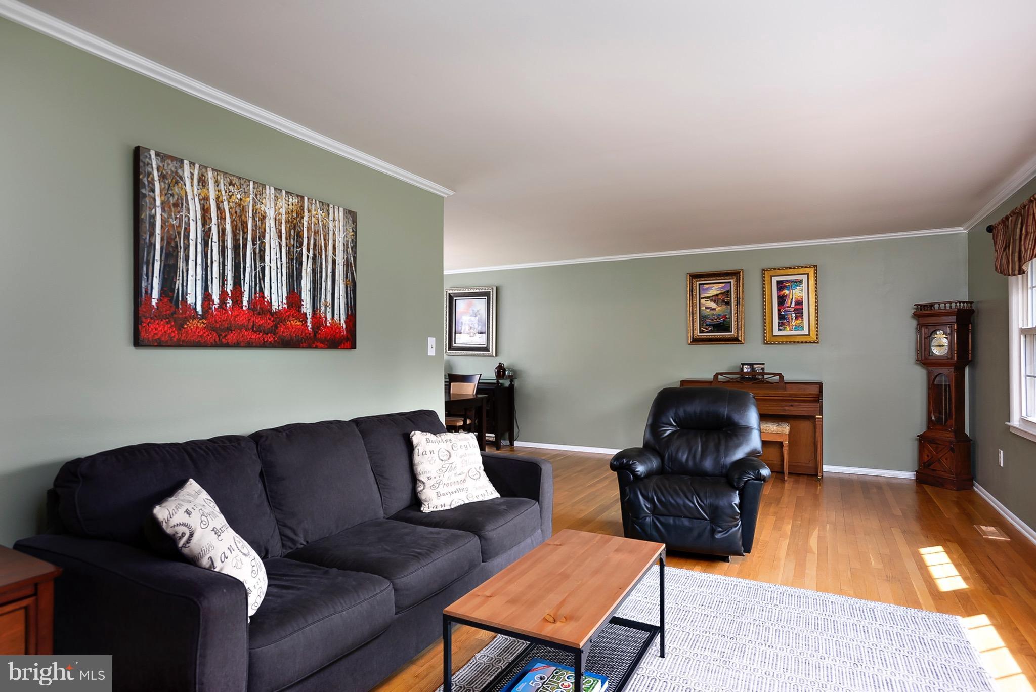 2825 Southview Road Ellicott City, MD 21042 - Photo 4 of 27 Living Room