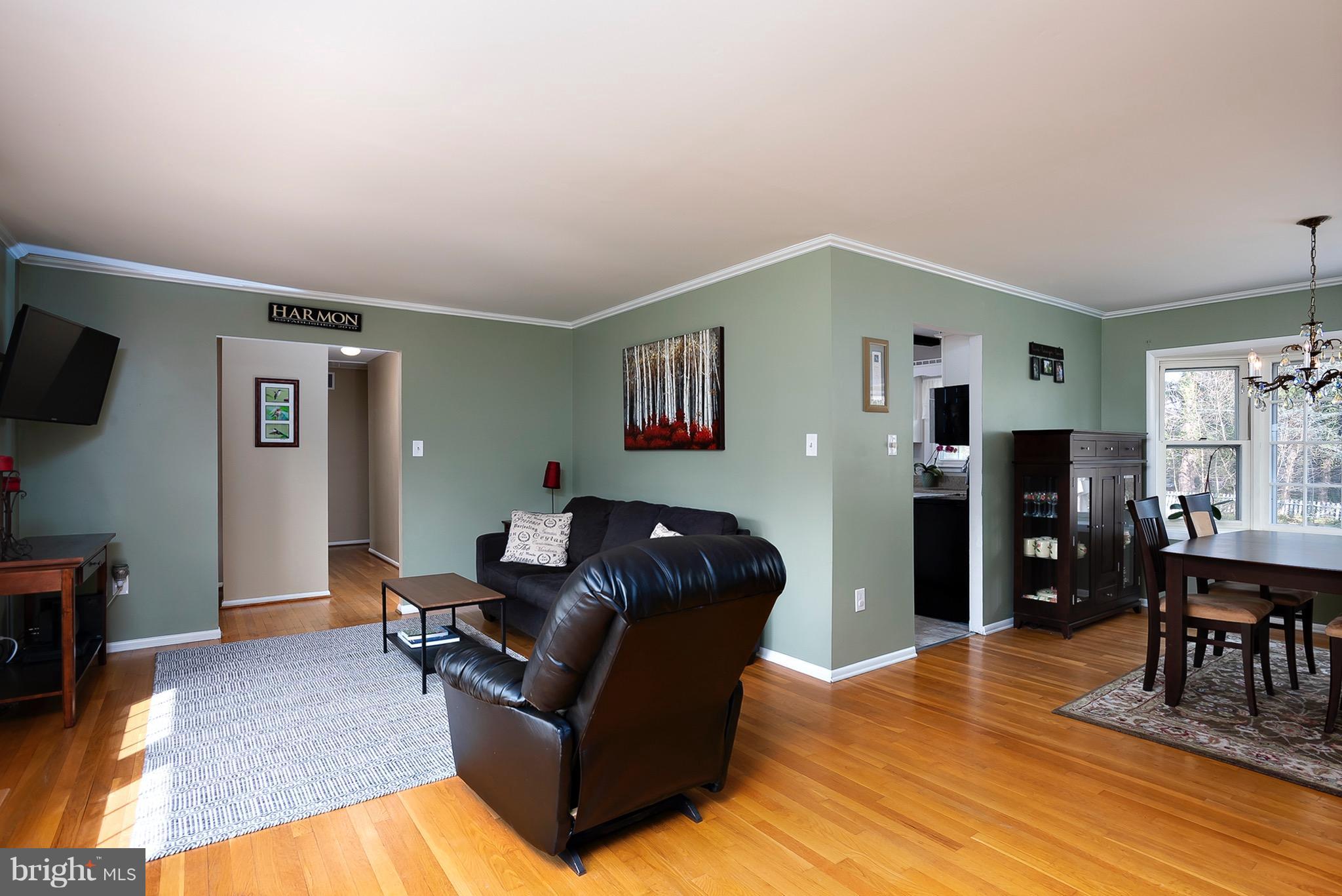 2825 Southview Road Ellicott City, MD 21042 - Photo 5 of 27 Living Room